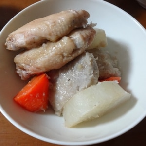 栄養満点の赤目芋の親芋と手羽先と野菜の煮物☆関西風